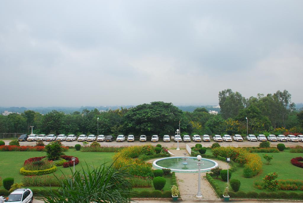 Lalitha Mahal Palace Hotel Майсуру Екстер'єр фото
