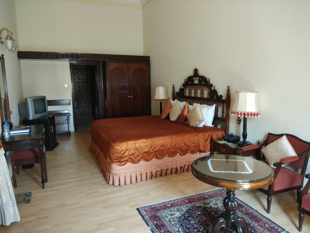 Lalitha Mahal Palace Hotel Майсуру Екстер'єр фото